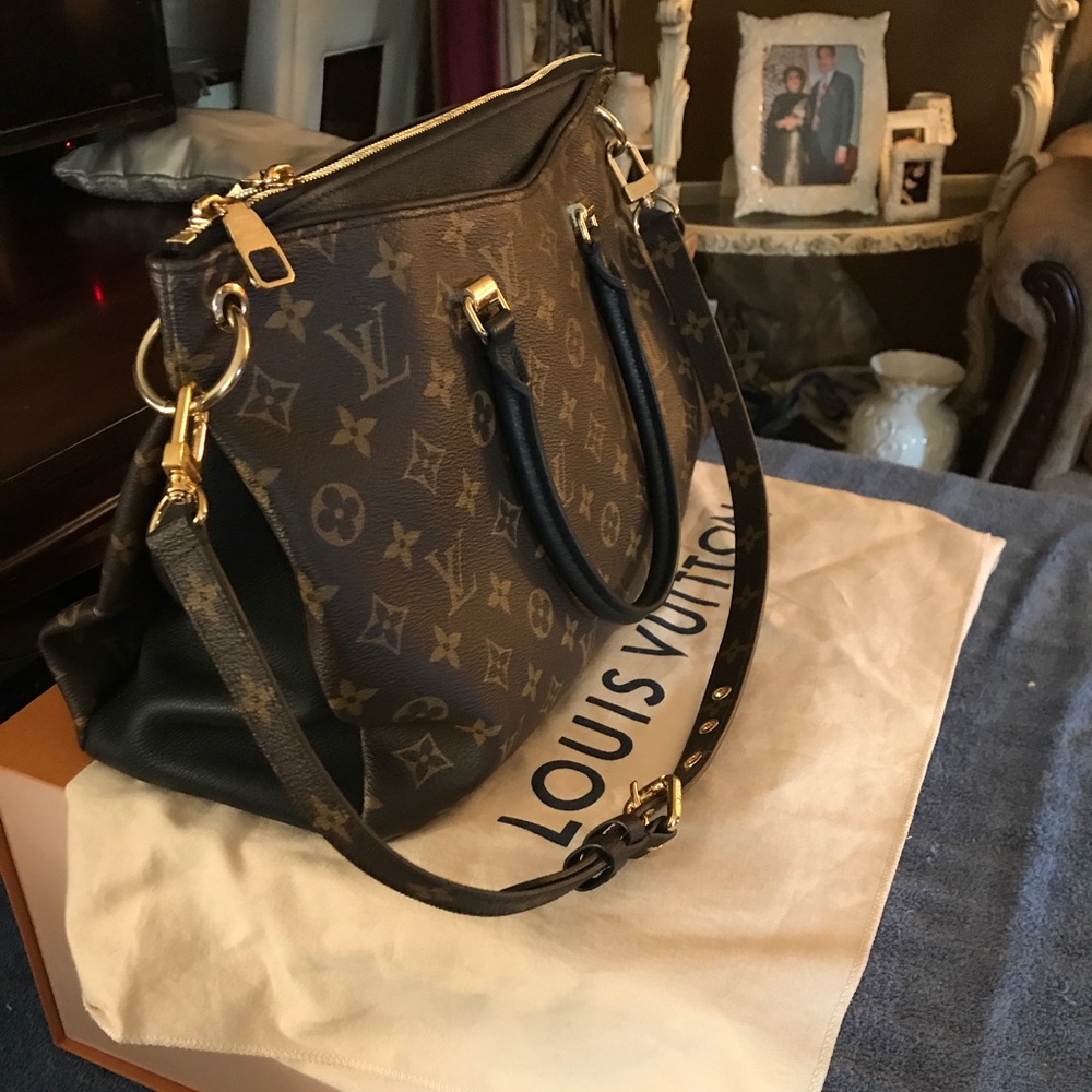 ⚜️Authentic Louis Vuitton Bag⚜️